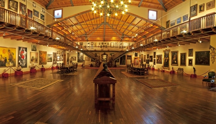Pinacoteca de Bodegas Mocén con más de 2000 obras de arte